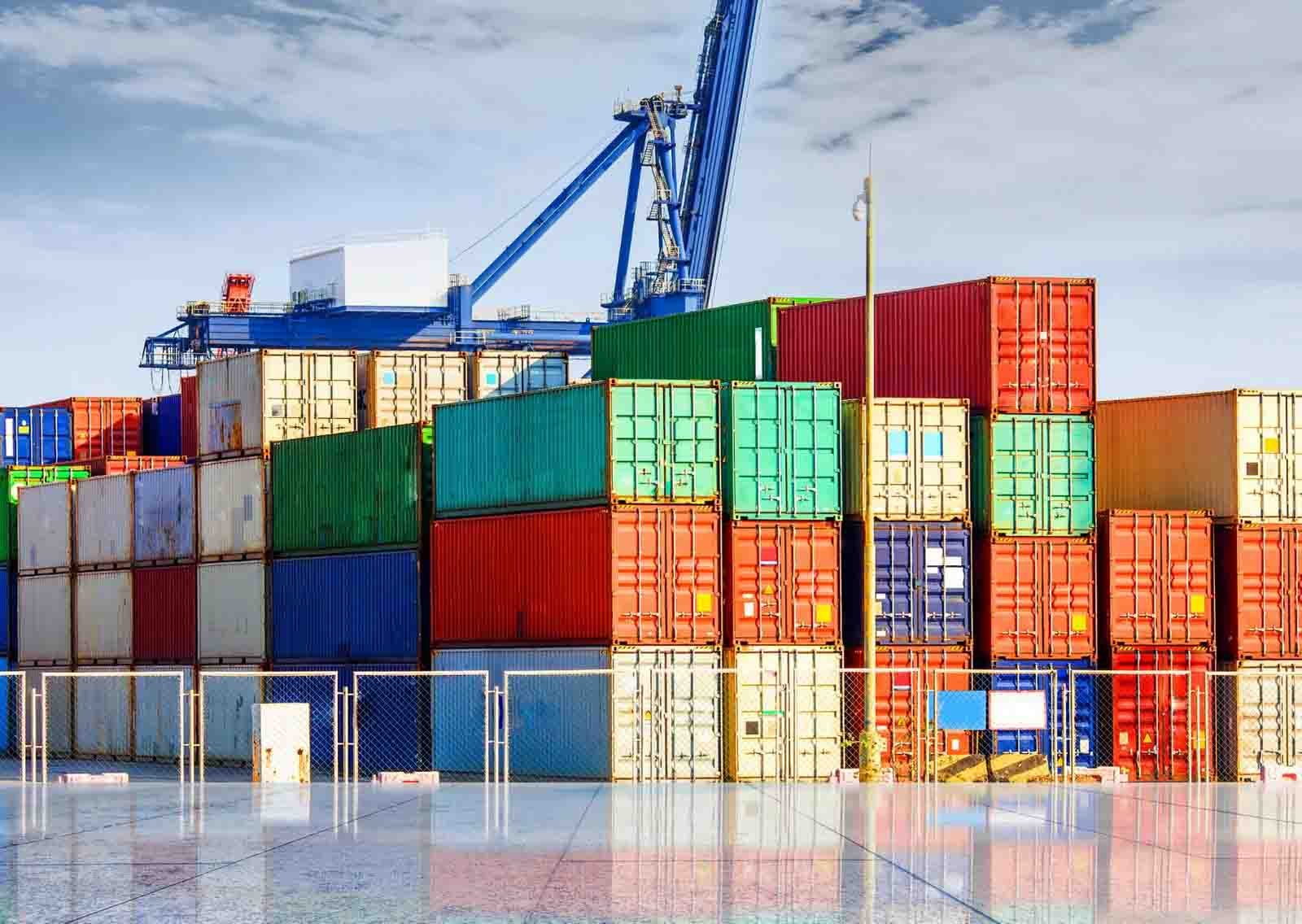 Imagem porto com containers