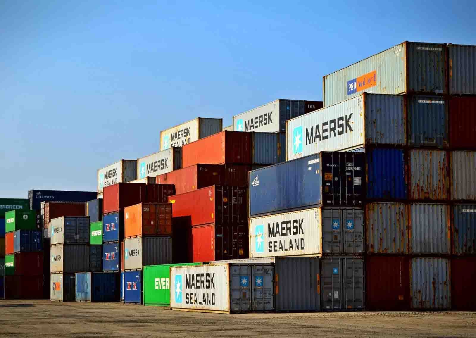Imagem porto com containers