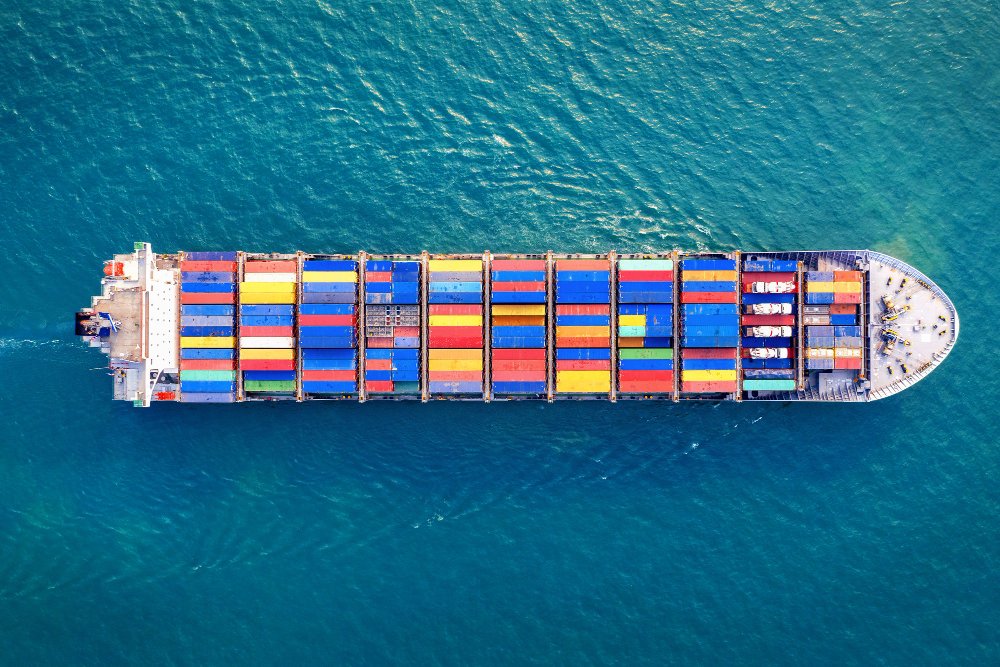 A imagem mostra produtos de origem do exterior sendo importados